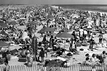 Work:&nbsp;Crowd, Jones Beach