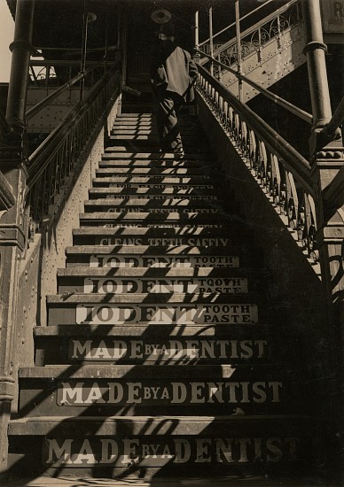 Eliot Elisofon, Third Avenue L Stairs, c. 1937
Vintage gelatin silver print, 3 15/16 x 2 13/16 in. (10 x 7.1 cm)
6029
Sold