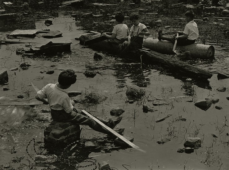 Eliot Elisofon, East Side boys go to sea in a puddle, from Playgrounds for Manhattan, 1937
Vintage gelatin silver print, 3 x 4 in. (7.6 x 10.2 cm)
6084
Sold