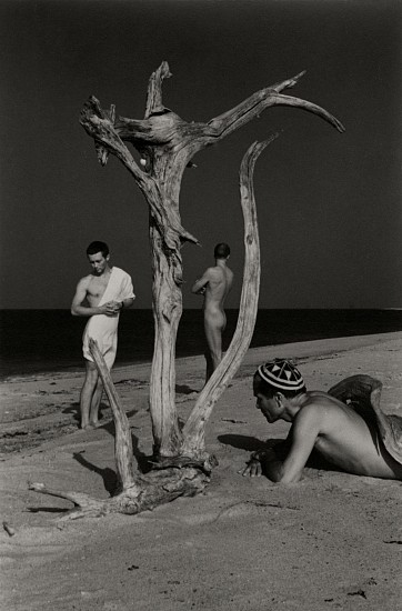 PaJaMa, George Tooker, Jared French and Monroe Wheeler, Provincetown, c. 1947
Vintage gelatin silver print, 6 3/8 x 4 1/4 in. (16.2 x 10.8 cm)
6291
Sold