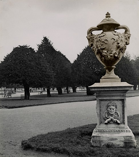Josef Breitenbach, Luxembourg Garden, Paris, c. 1935
Vintage toned gelatin silver print, 10 5/8 x 9 3/8 in. (27 x 23.8 cm)
3306