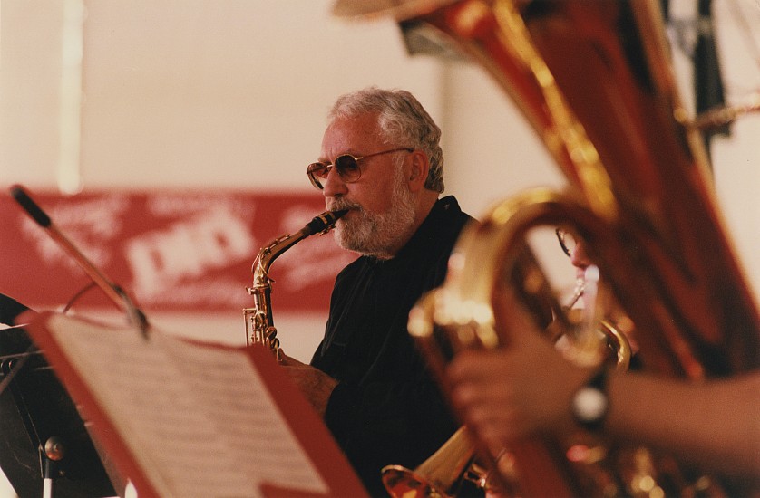 Paul J. Hoeffler, Lee Konitz, with Franz Koglmann Pipe Trio, Toronto Jazz Festival, at 'The Tent', 1995
Chromogenic print, 11 x 14 in. (27.9 x 35.6 cm)
Lee Konitz (b. 1927), is an alto saxophonist who has performed in a wide range of jazz styles, including bebop, cool jazz, and avant-garde. Konitz appeared on Miles Davis's Birth of the Cool sessions. He continues to record and perform today. Signed by the photographer.
7391
$300