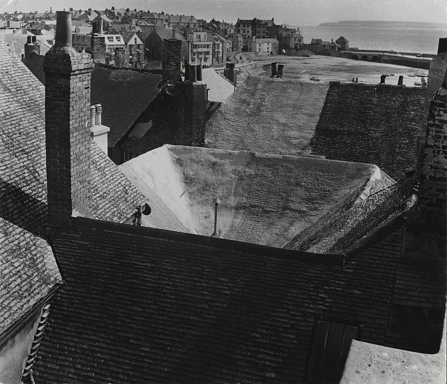 Roger Mayne, Rooftops, St. Ives, Cornwall, 1953
Vintage gelatin silver print, 7 5/8 x 8 13/16 in. (19.4 x 22.4 cm)
7789
$5,000