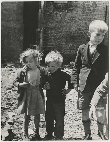 Roger Mayne, Children on a Bombsite, Waverly Walk, London, 1957
Vintage gelatin silver print, 7 3/8 x 5 5/8 in. (18.7 x 14.3 cm)
8307
$6,000