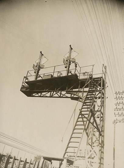 Roger Parry, Banalité ill. 4, 1929
Vintage gelatin silver print, 8 7/8 x 6 1/2 in. (22.5 x 16.5 cm)
Rail tower
7780
$14,000