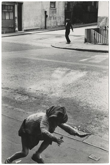 Roger Mayne, Kensal Road, North Kensington, London, 1957
Vintage gelatin silver print, 7 3/8 x 4 7/8 in. (18.7 x 12.4 cm)
8291
$7,000