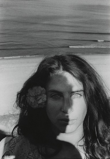 Robert Frank, Mary in Wellfleet, 1958
Early gelatin silver print, 13 3/8 x 9 3/8 in. (34 x 23.8 cm)
Mounted 17 1/4 x 14 in. on grey Crescent board; signed, titled “Mary in Wellfleet” and dated “1953?” in ink with Museum of Fine Arts, Houston loan number and “BG956” in pencil on mount verso. With exhibition mat annotated “Robert Frank: New York to Nova Scotia cat #122” in black and red pencil verso.
8620
Sold