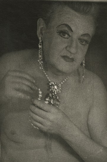 Diane Arbus, Female Impersonator with Jewels, 1958
Vintage gelatin silver print, 9 1/8 x 6 in. (23.2 x 15.2 cm)
Printed 1958-60.
Signed by the artist in ink with Doon Arbus' signature, Estate and copyright stamps, numeric notation and copyright date in ink on print verso.
8635
$30,000