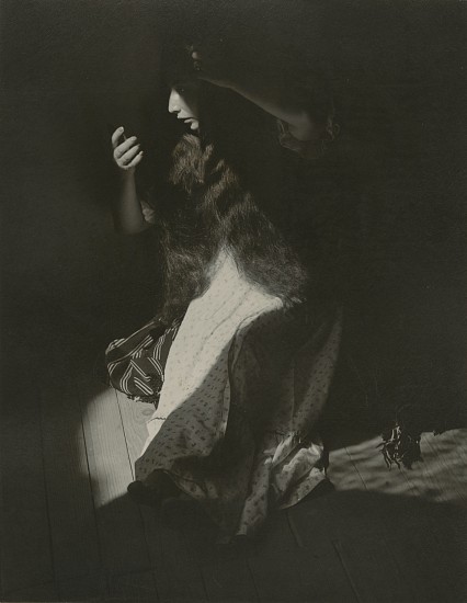Manuel Álvarez Bravo, Retrato de lo Eterno (Portrait of the Eternal), 1935
Vintage gelatin silver print, 9 1/2 x 7 1/2 in. (24.1 x 19.1 cm)
Mount 20 x 17 1/2 inches. Signed and annotated in pencil on mount recto.
8632
Price Upon Request